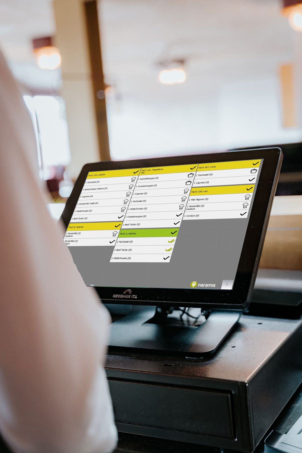 Naramis PickUp-Monitor mit Status-Symbolen der Speisen