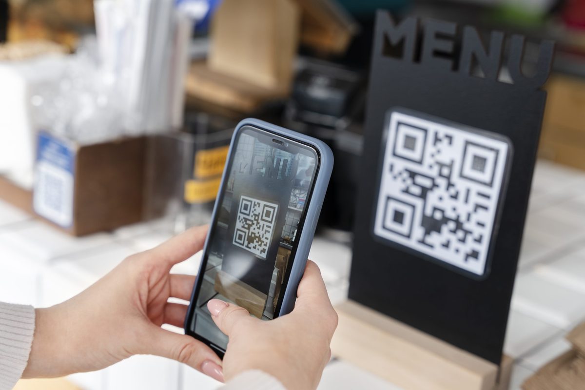 Gast bestellt per QR-Code am Tisch, Self-Ordering mit Naramis Nanea